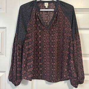 Roan + Ryan Animal Print Pull Over V-Neck Blouse